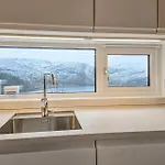 2 Bedroom Lovely In Bjordal Feriehus Hogvær