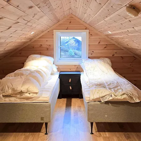 2 Bedroom Lovely In Bjordal Feriehus Hogvær